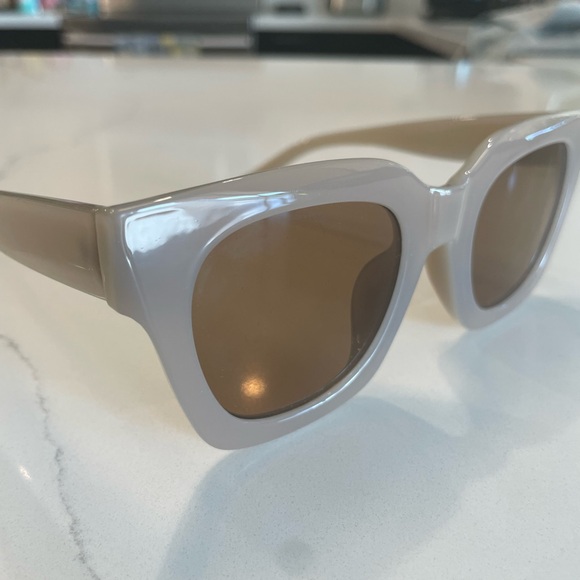 Accessories - LIKE NEW Beige Tan Square Shaped Women's Sunglasses